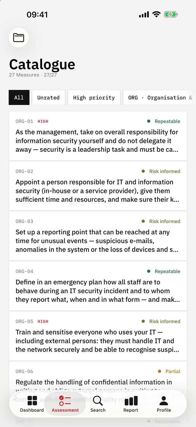 KMU Cyber-Audit on iPhone — Assessment: All 27 requirements with priority and your current rating.